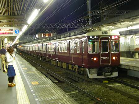 OLIMPUS SP-550UZ 阪急電鉄 十三駅構内 2008年10月25日